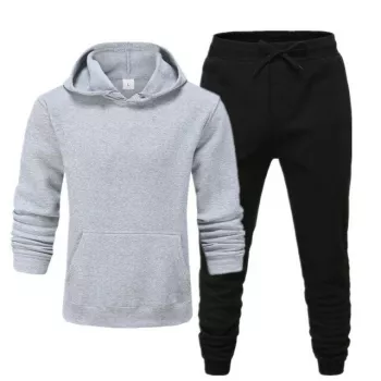 capuche gris et pontalon noir jogging